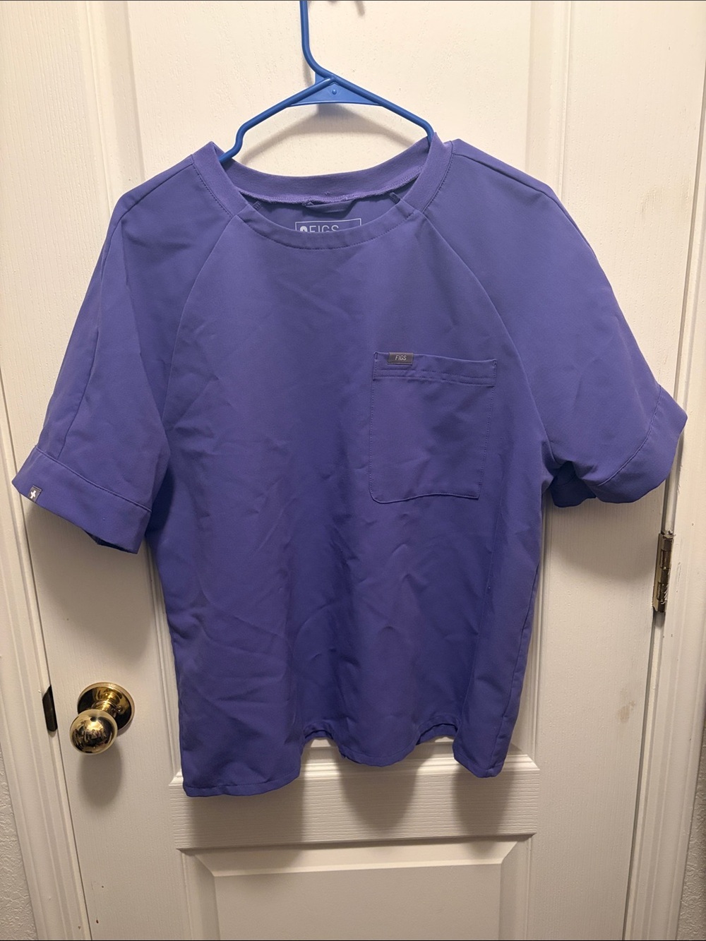 FIGS Kaumba Classic Raglan Scrub Top in Amethyst
